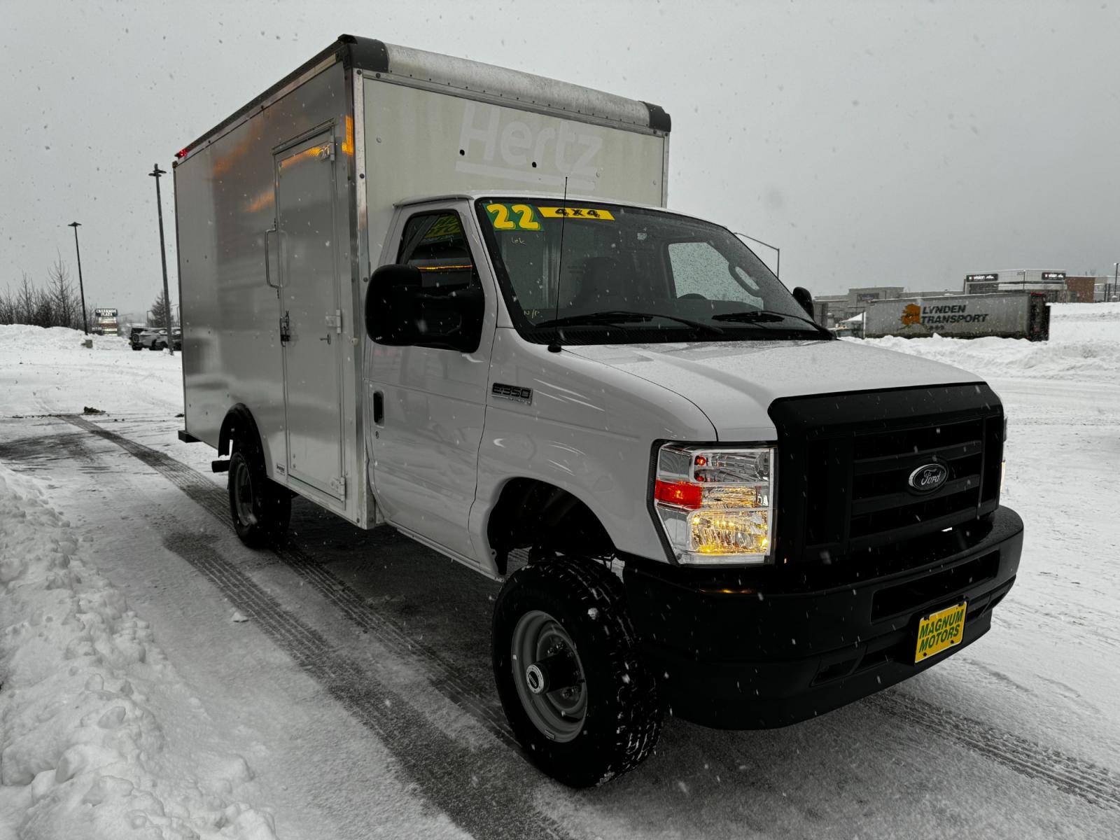 2022 White /Gray Ford Econoline (1FDWE3FK8ND) with an 7.3L V8 Gasoline engine, located at 1960 Industrial Drive, Wasilla, 99654, (907) 376-5555, 61.573475, -149.400146 - Photo #6